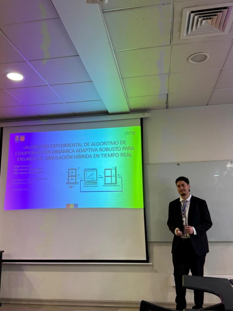 Felipe Ramos Navarrete presentando su trabajo en el C2MC2026