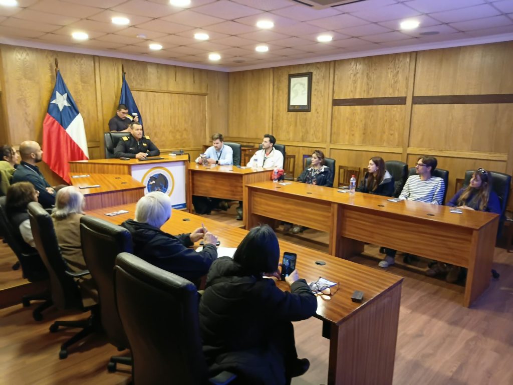 Presentación en el SHOA durante la visita técnica